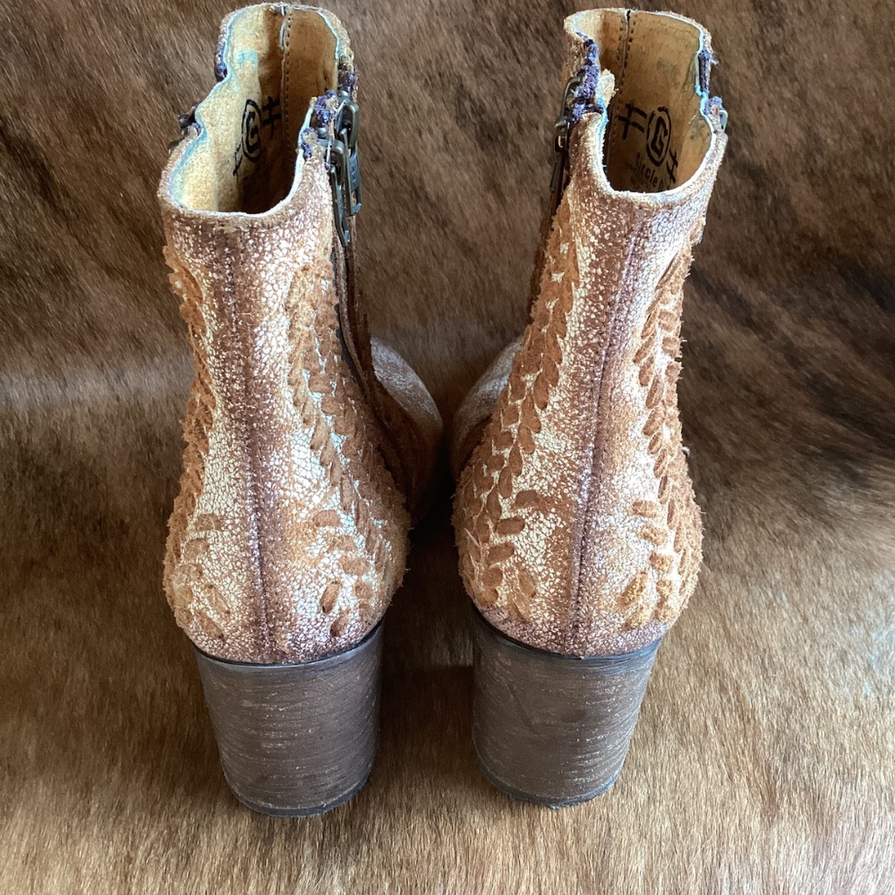 Circle G By Corral Outstanding Leather Weave Double Zipp Crackle Leather Bootie - Picture 5 of 12